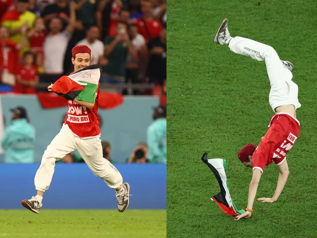 Penyusup terobos lapangan saat pertandingan Tunisia vs Prancis di Piala Dunia 2022, Rabu (30/11/2022) malam WIB. (REUTERS/Marko Djurica/Hannah Mckay)