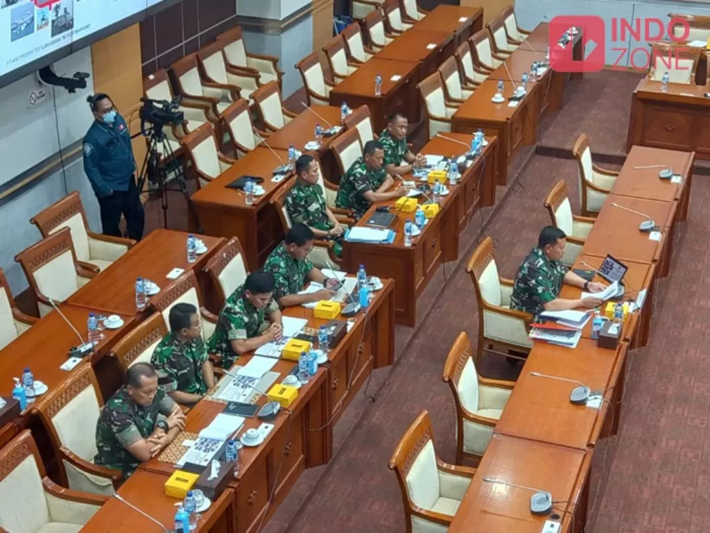 Suasana dalan ruang rapat Komisi I DPR RI saat Calon Panglima TNI Yudo Margono memaparkan Visi dan Misi (Indozone/Febyora Dwi Rahmayani)
