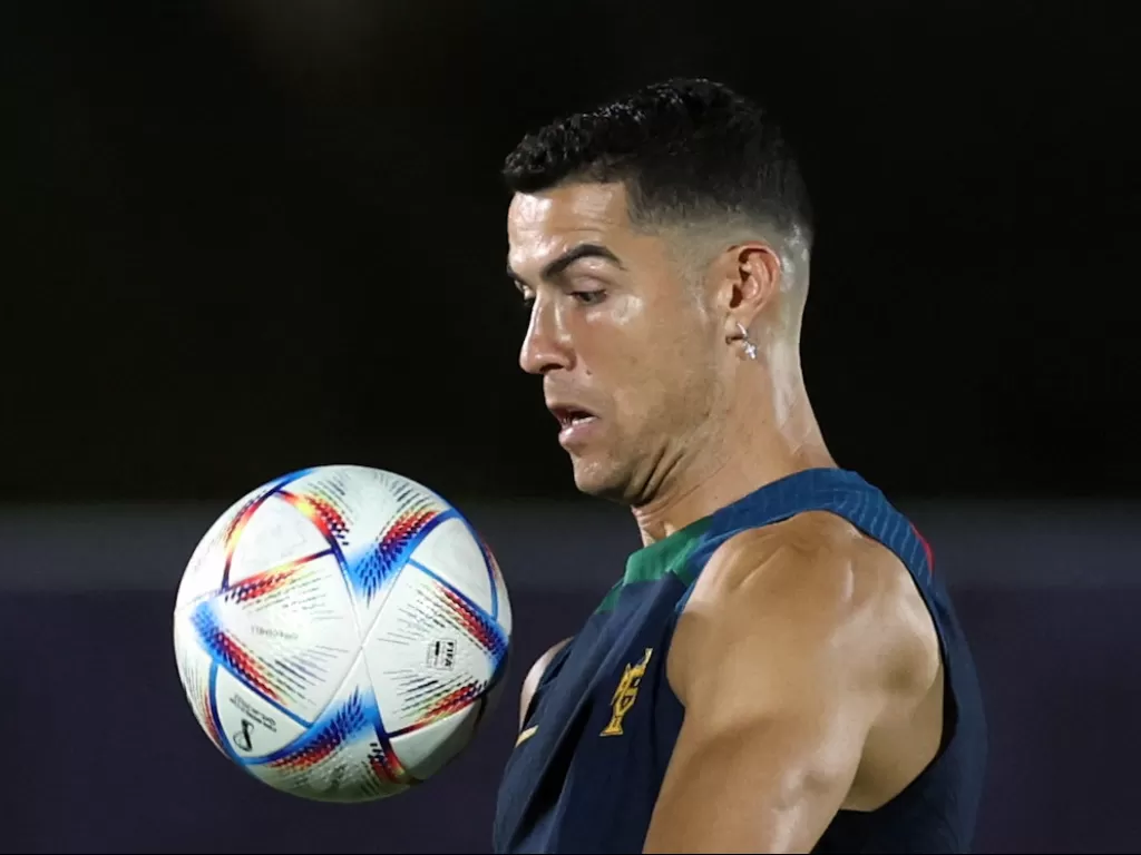 Cristiano Ronaldo saat berlatih bersama Timnas Portugal (REUTERS/Pedro Nunes)