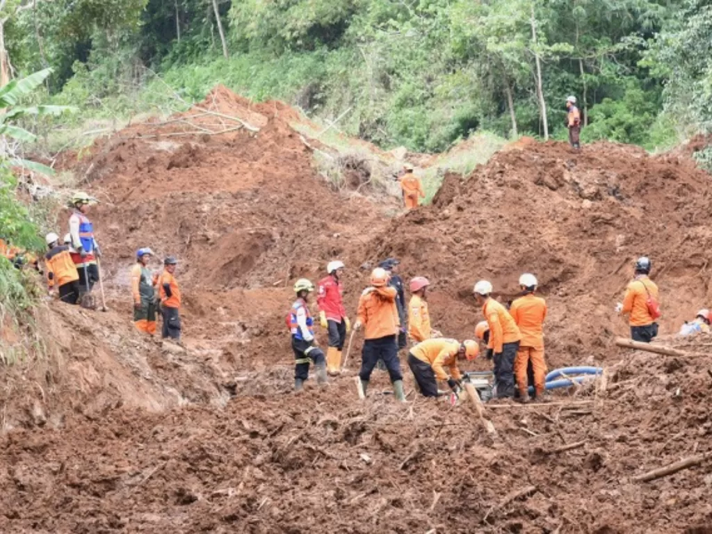 Proses pencarian korban gempa Cianjur (Z Creators/Baihaqi)