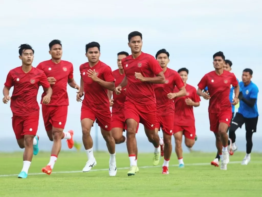 Pemain Timnas Indonesia tengah berlatih untuk mempersiapkan diri tampil di Piala AFF 2022. (Instagram/@psssi)