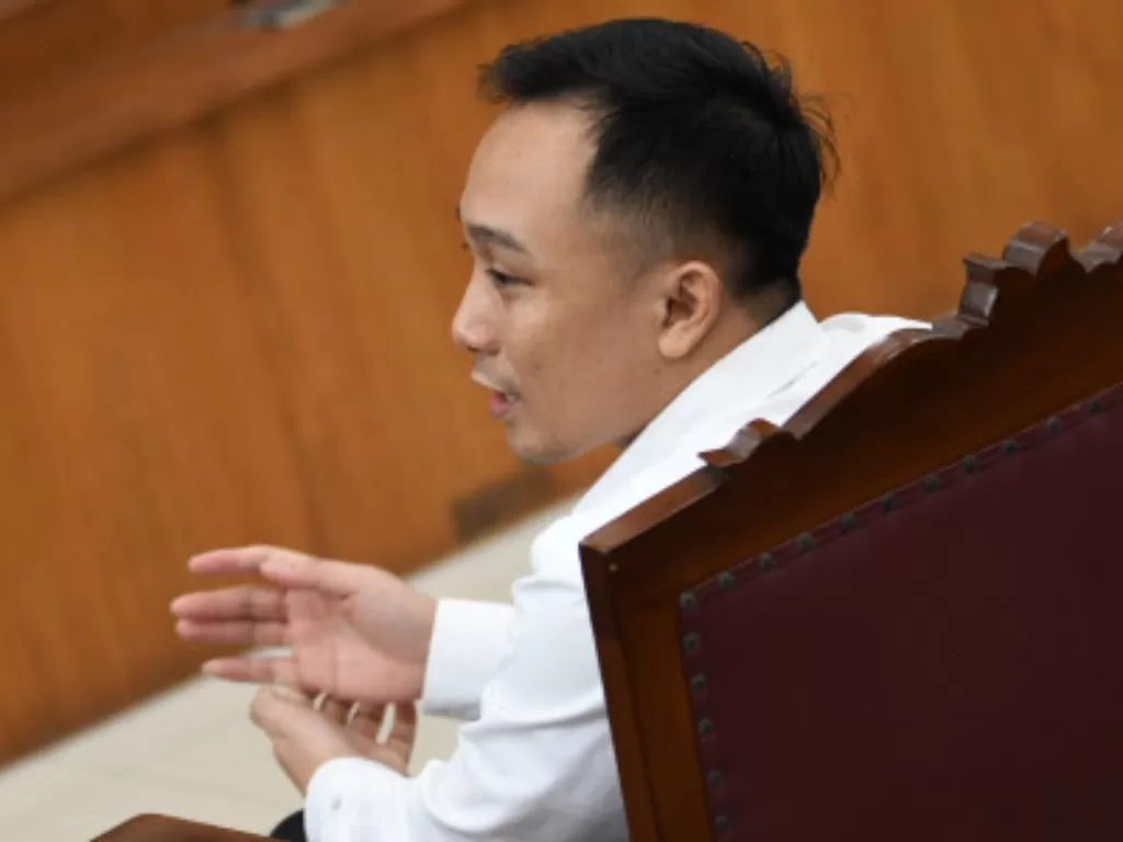 Terdakwa pembunuhan berencana terhadap Brigadir J, Ricky Rizal memberi kesaksian dalam sidang lanjutan di Pengadilan Negeri Jakarta Selatan, Senin (5/12/2022). (ANTARA FOTO/Aditya Pradana Putra)