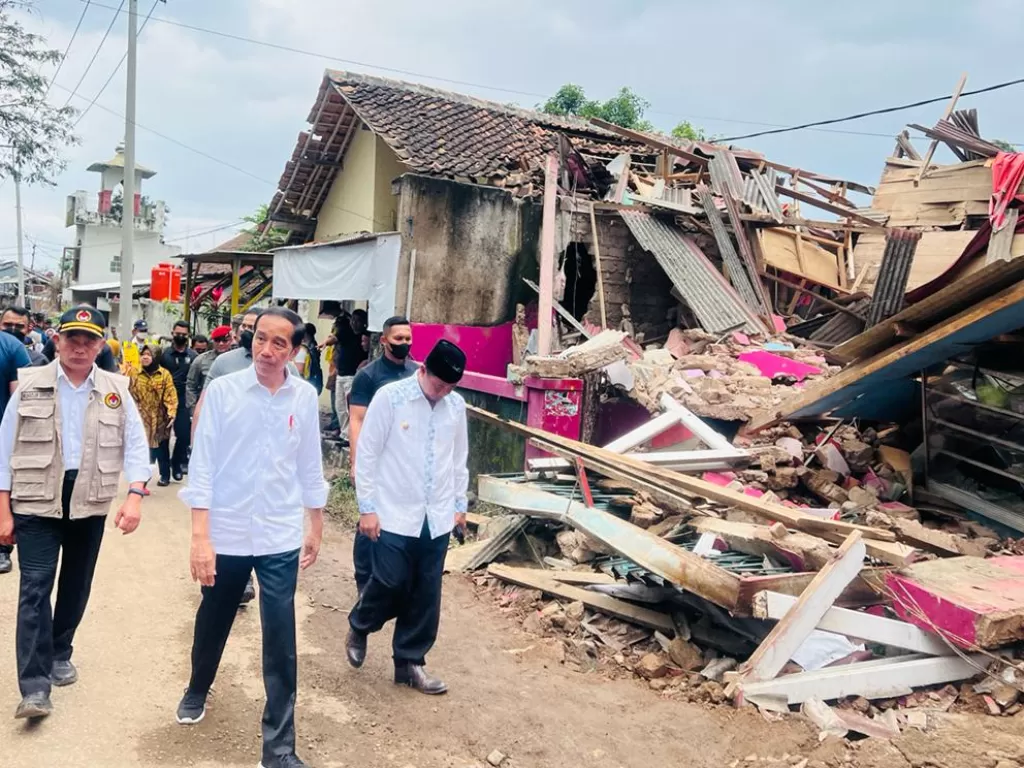 Presiden Jokowi ke lokasi gempa Cianjur, Jawa Barat. (Dok BPMI Setpres).