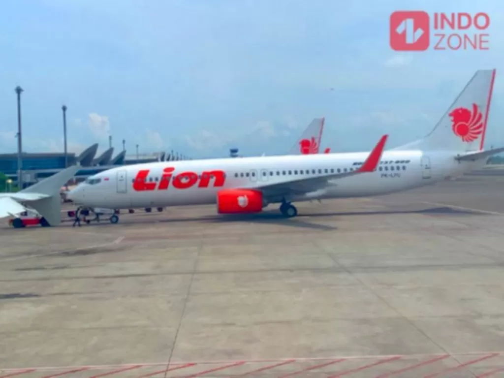 Ilustrasi pesawat Lion Air saat tengah di landas parkir apron. (Indozone.id)