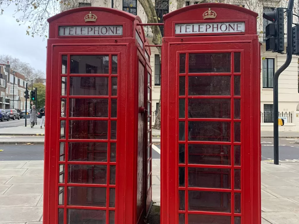 Telepon umum ikonik di London, Inggris. (Z Creators/Reja Dalimunthe)