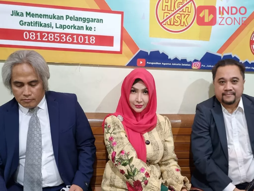 Roro Fitria di Pengadilan Agama Jakarta Selatan (INDOZONE/Arvi)