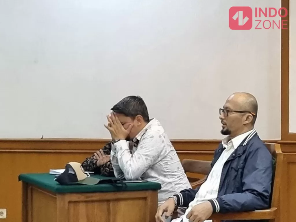Andre Irawan hadiri sidang putusan cerai di Pengadilan Agama Jakarta Selatan, Selasa (6/12/2022). (Arvi/Indozone)