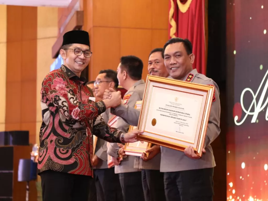 Kapolda Sumut Irjen Panca Putra Simanjuntak saat meraih penghargaan Kompolnas Award 2022. (Handover)