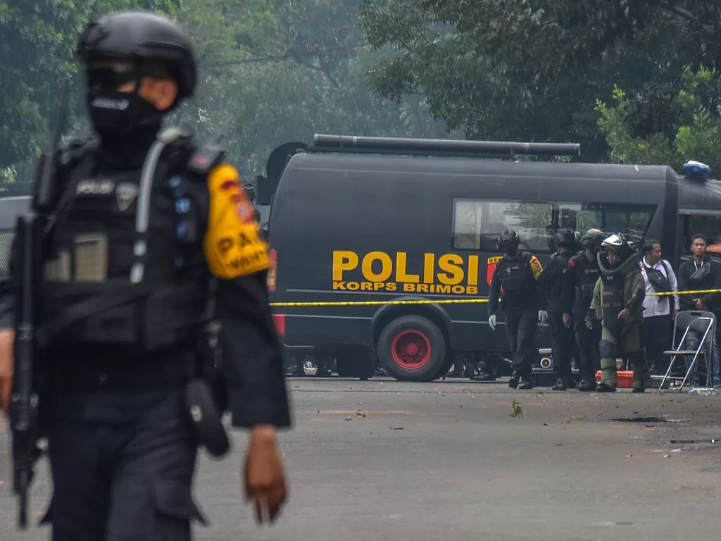 TKP Bom di Polsek Astana Anyar, Bandung, Jawa Barat. (ANTARA FOTO/Raisan Al Farisi).