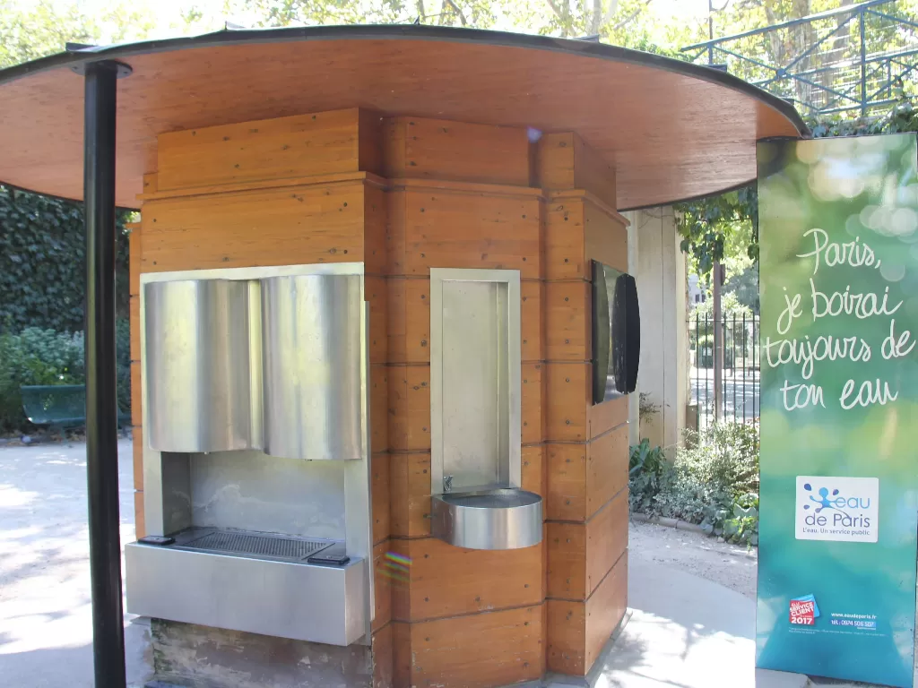 Tempat pengambilan air soda gratis untuk warga (Z Creators/Helene Le Quellec)