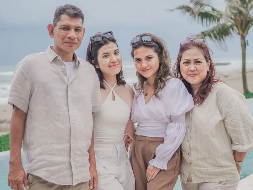Marsha Aruan dan keluarganya (Instagram/bundalisa)