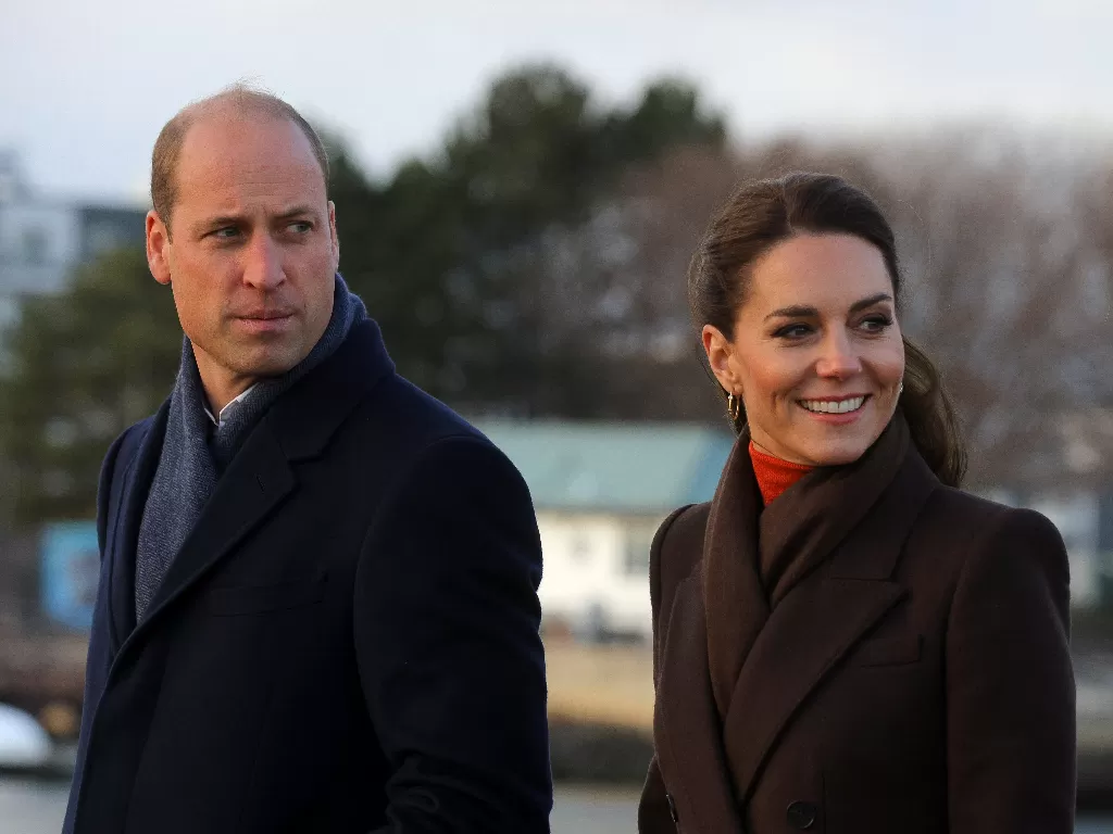 Pangeran William dan Kate Middleton mengunjungi Pelabuhan Pertahanan Boston, di Boston, Massachusetts. (REUTERS/Brian Snyder)