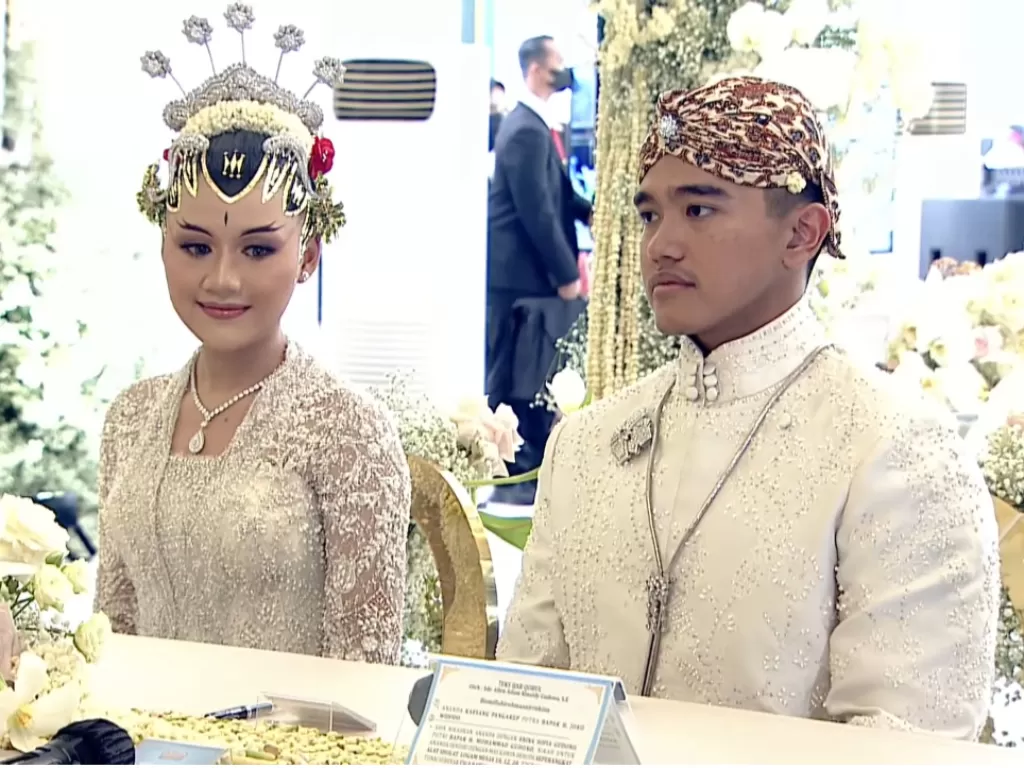 Erina Gudono dan Kaesang Pangarep sah menjadi suami istri (YouTube/@Jokowi)