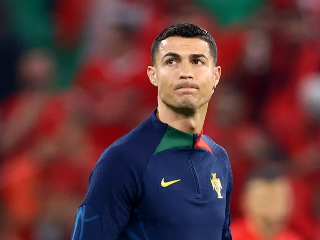 Cristiano Ronaldo kembali jadi cadangan saat Portugal melawan Maroko di perempatfinal Piala Dunia 2022. (REUTERS/Carl Recine)
