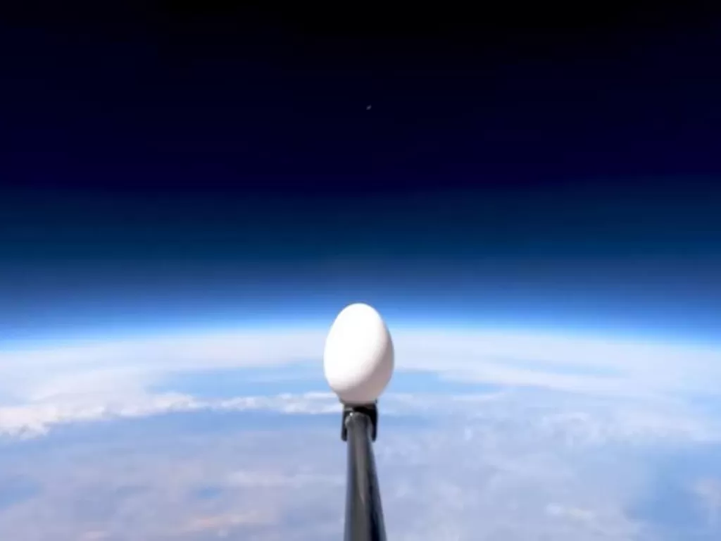 Eksperimen menjatuhkan telur dari luar angkasa. (Youtube Mark Rober)