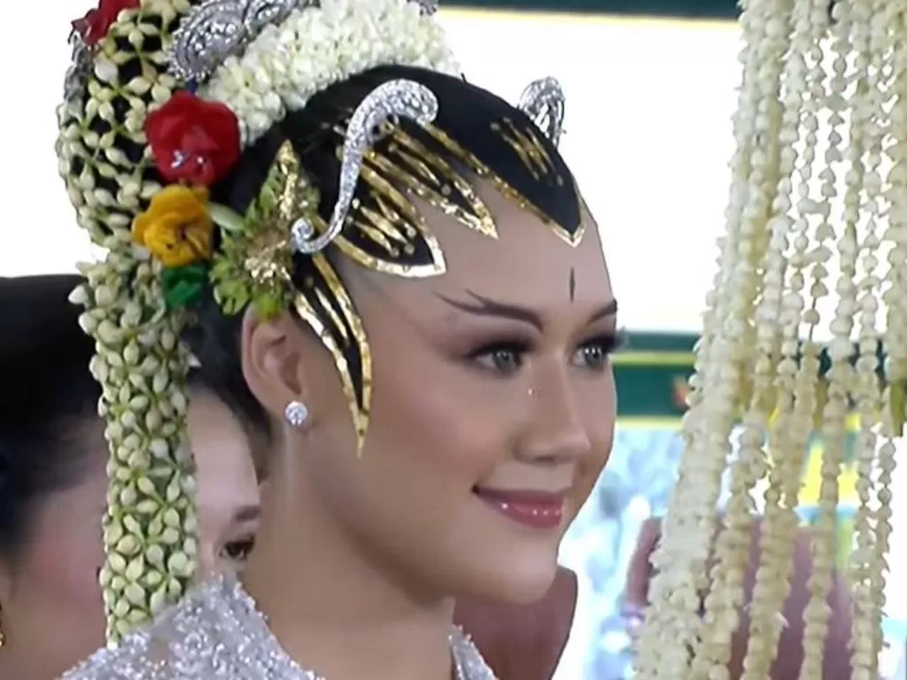 Erina Gudono pengantin Yogyakarta. (YouTube)