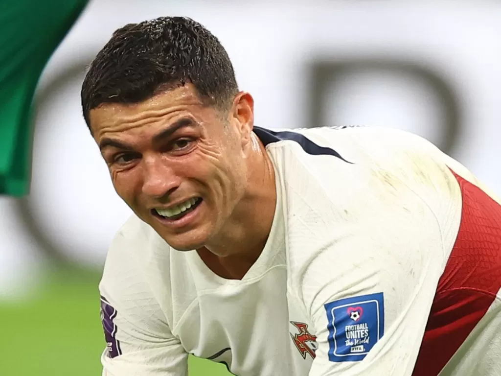 Cristiano Ronaldo menangis (REUTERS/Carl Recine)