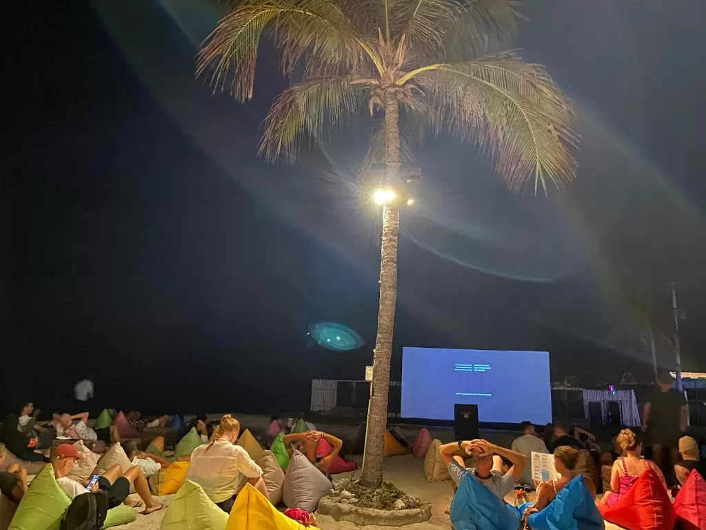Bioskop gratis di pinggir pantai (Z Creators/Dada Sabra Sathilla)