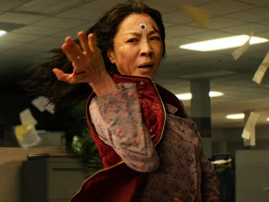Michelle Yeoh dalam Everything Everywhere All At Once (IMDb)