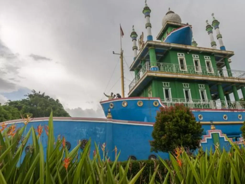 Masjid unik berbentuk kapal (Z Creators/Nadhila Zahrin)