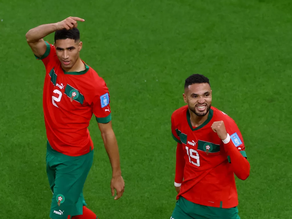 Pemain timnas Maroko, Achraf Hakimi dan Youssef En-Nesyri. (REUTERS/Paul Childs)
