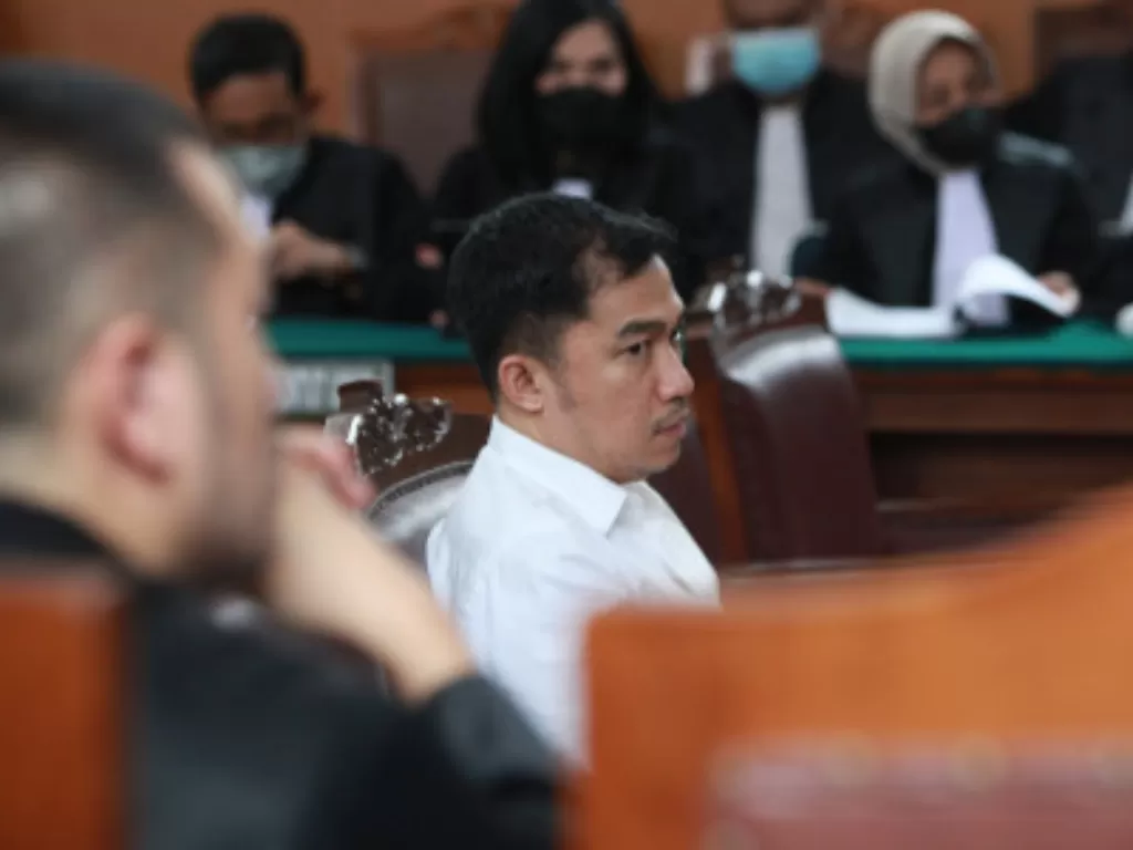Terdakwa kasus merintangi penyidikan atau 'obstruction of justice' pembunuhan berencana Brigadir J, yakni Arif Rachman Arifin di Pengadilan Negeri Jakarta Selatan. (ANTARA FOTO/Reno Esnir)
