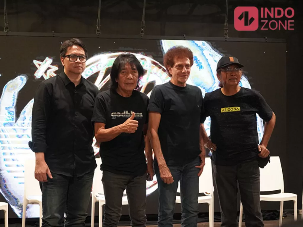 Press Conference perilisan single terbaru grup band rock God Bless di Melodia Musik, Jakarta Selatan, Jumat (16/12/2022). (INDOZONE/M. Rio Fani)