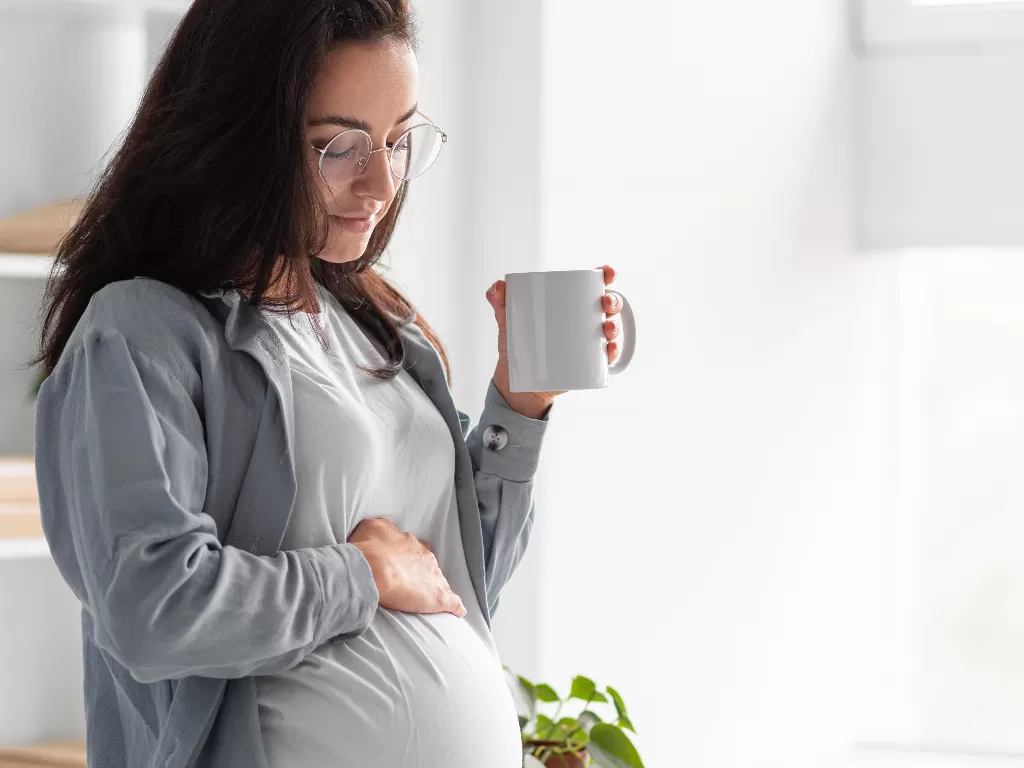 Manfaat kopi bagi wanita hamil. (FREEPIK)