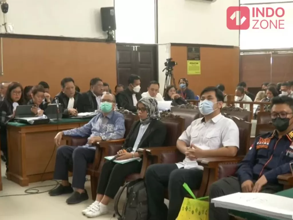 Ahli Forensik dari dari RS Polri Kramat Jati, Farah Karouw dalam sidang kasus pembunuhan Brigadir J di Pengadilan Negeri Jakarta Selatan, Senin (19/12/2022). (INDOZONE/Asep Bidin Rosidin)