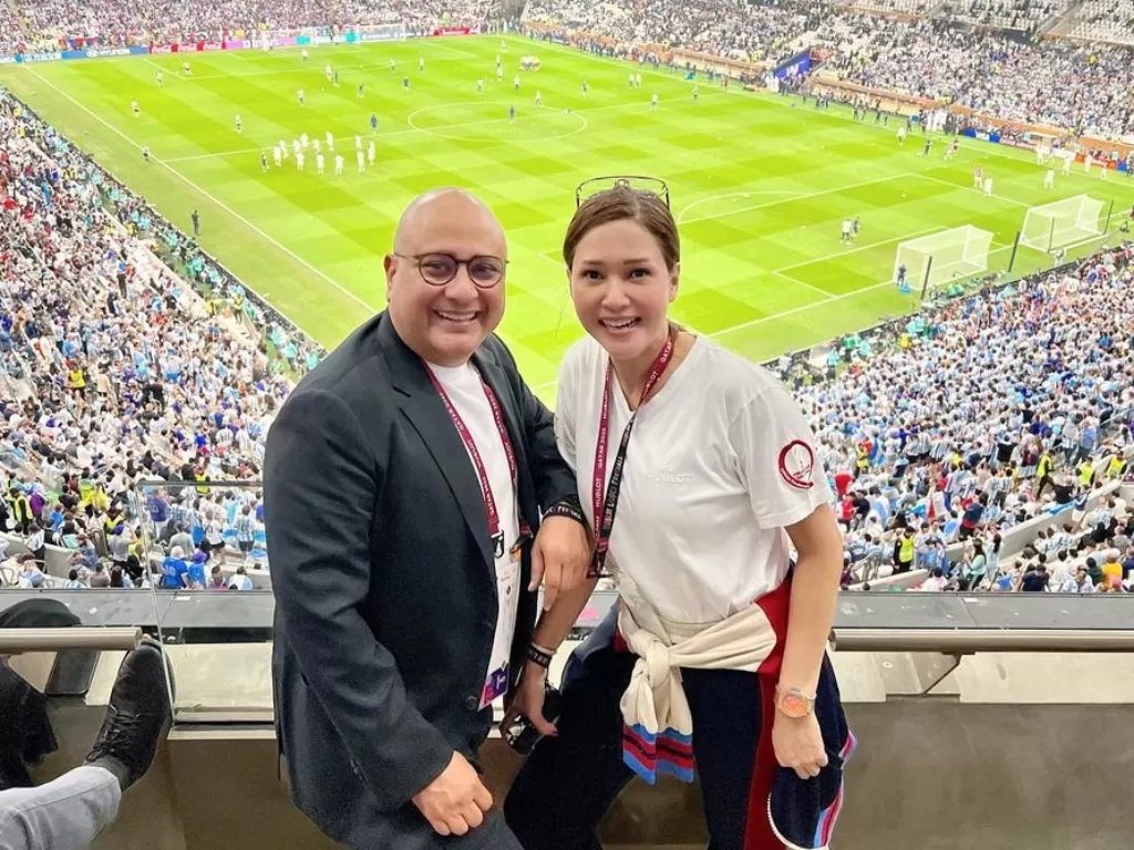 Beruntung, Maia Estianty dan Irwan Mussry, bisa nonton final Piala Dunia 2022. (Instagram/@maiaestianty)