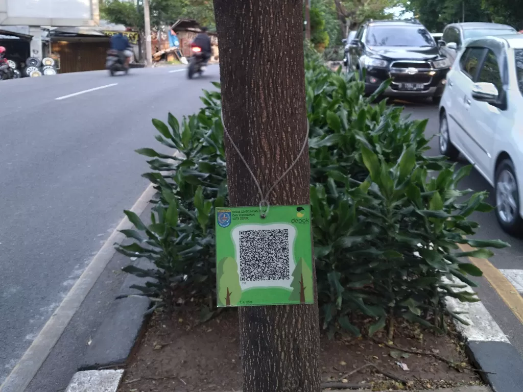 Ribuan pohon di Depok diberi barcode. (Z Creators/Vivi Sanusi)