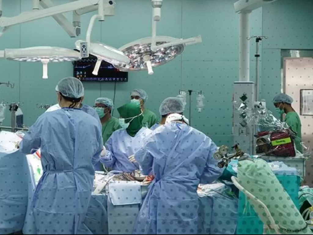 Operasi bedah jantung terbuka di NTB. (Instagram/@kemenkes_ri)
