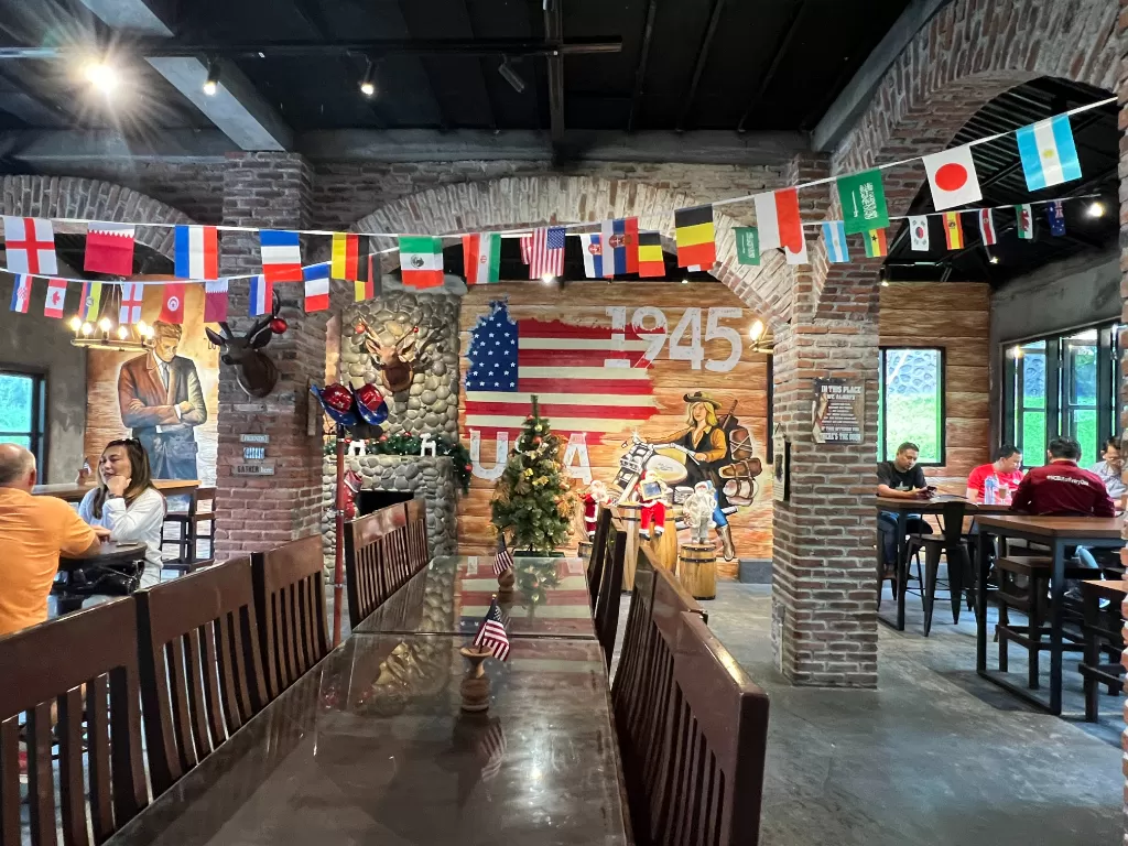 Kafe bernuansa Amerika di Minahasa (Z Creators/Retno Mandriyarini)