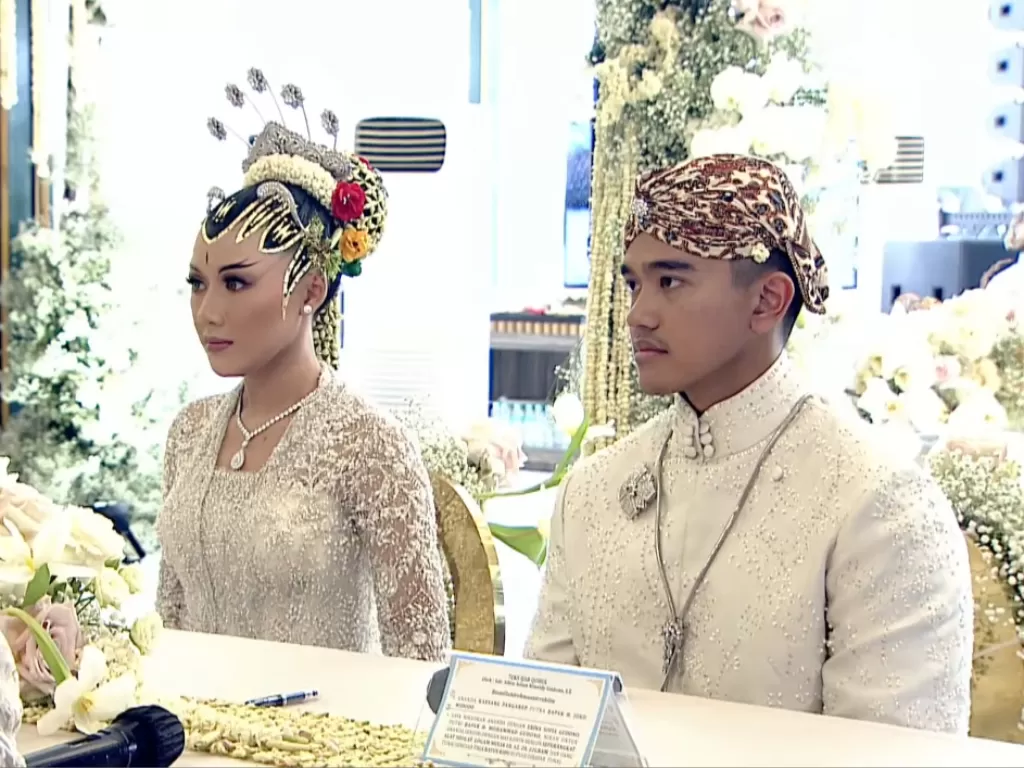 Erina Gudono mengaku tak menyangka salah satu yang disorot adalah bentuk alisnya saat menjalani akad nikah di Yogyakarta. (YouTube/@Jokowi)
