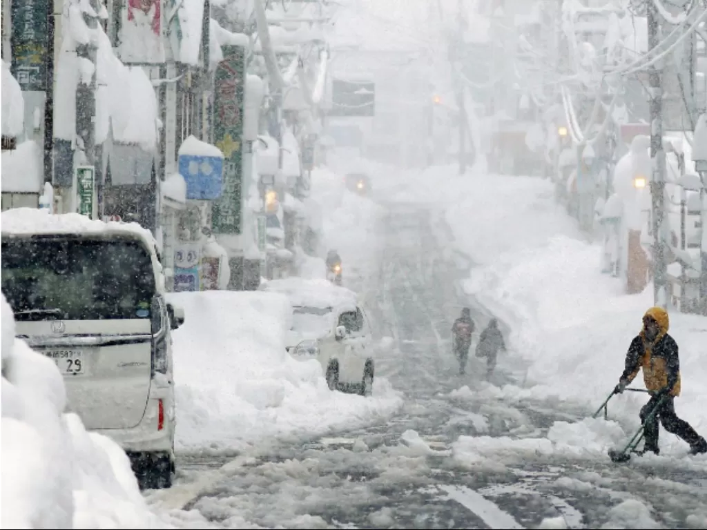 Ilustrasi salju turun di Jepang. (REUTERS/Kyodo)