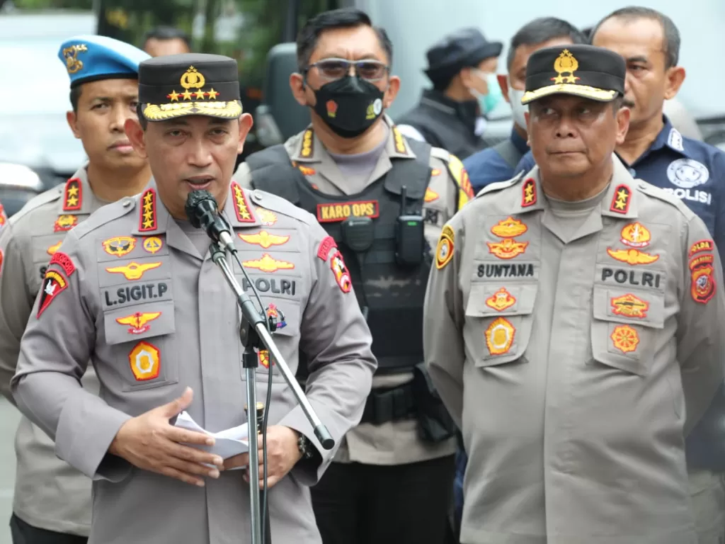 Kapolri Jenderal Polisi Listyo Sigit Prabowo (kiri). (Dok. Humas Polri)