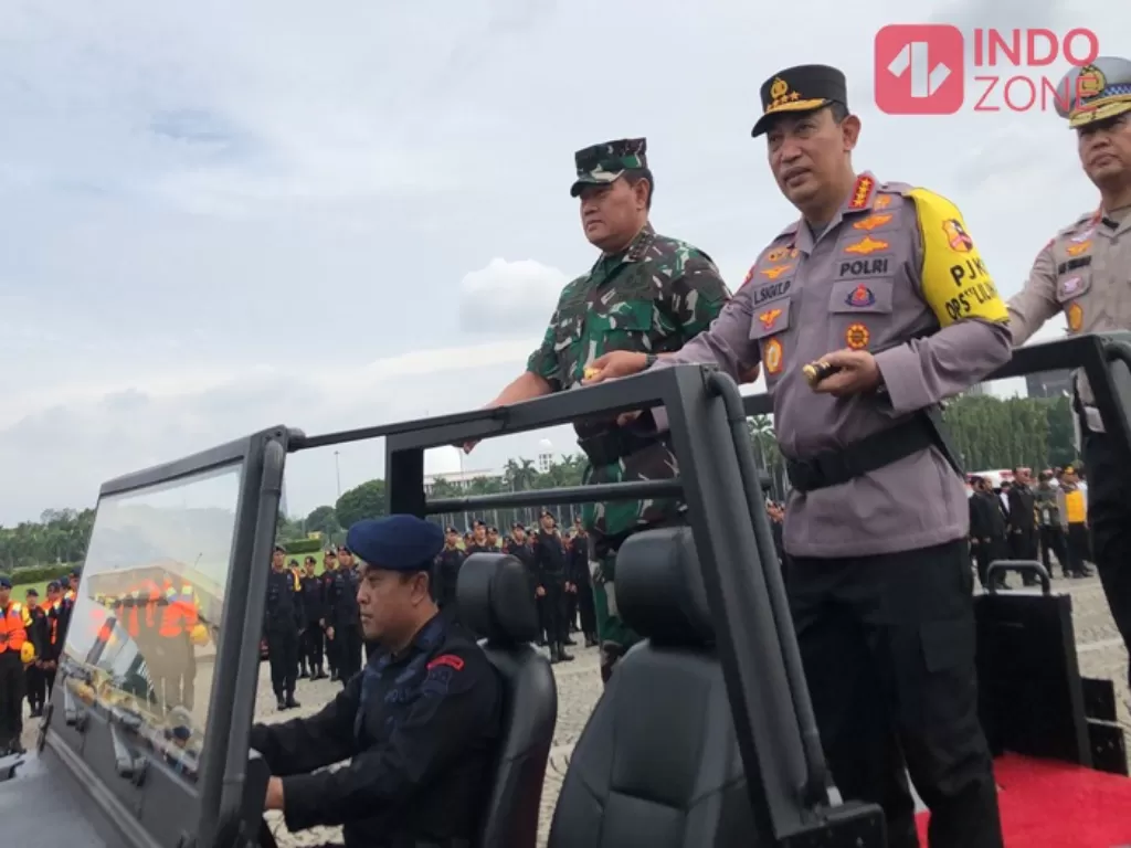 Kapolri dan Panglima TNI memimpin apel gelar pasukan Operasi Lilin 2022 di Monas, Jakarta Pusat. (INDOZONE/Samsudhuha Wildansyah).
