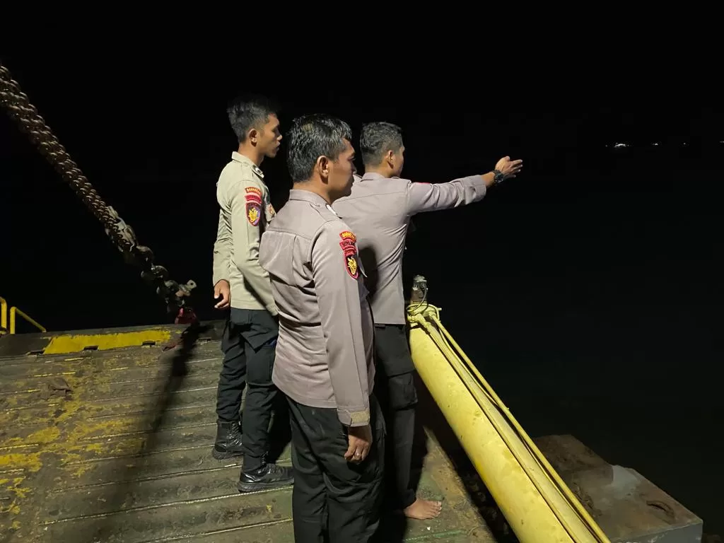 Polisi cek lokasi mobil jatuh di pelabuhan Merak (Dok. Polda Banten)