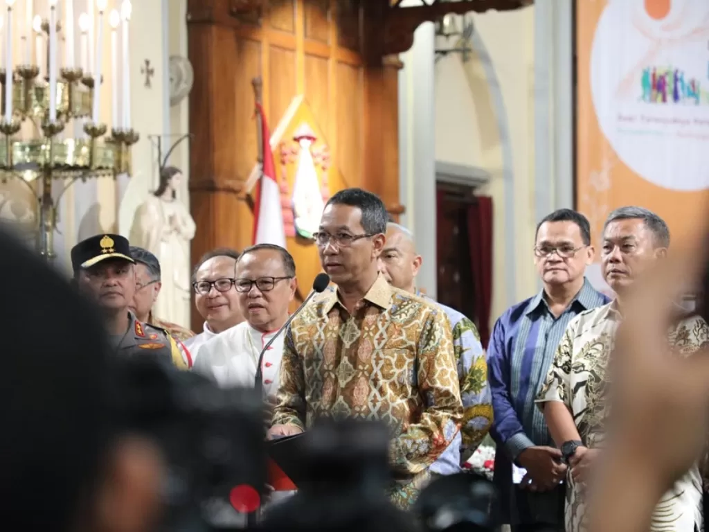 Pj Gubernur Heru Budi Hartono keliling gereja-gereja di DKI Jakarta (Dok. Humas Pemprov DKI Jakarta)