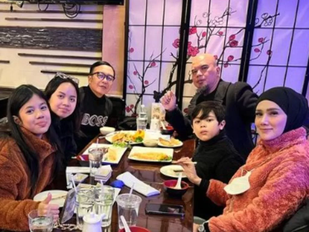 Ari Lasso dan Ahmad Dhani makan malam Natal bersama (Instagram/ari_lasso)