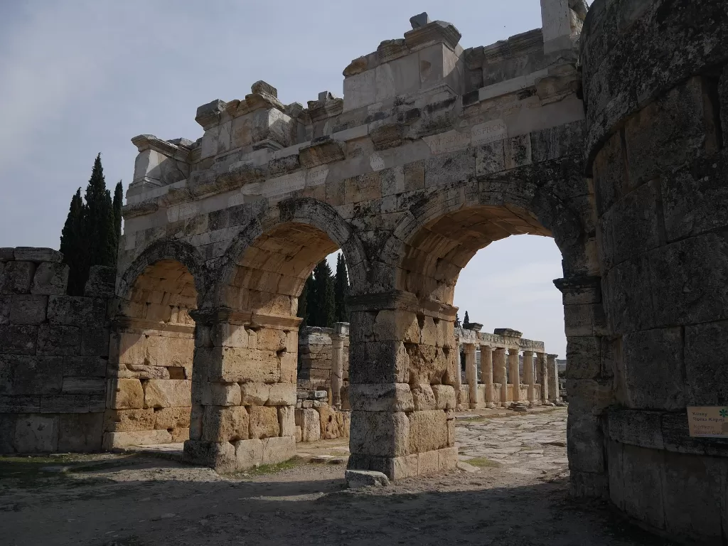 Ada 'Gerbang Neraka' di Hierapolis. (Z Creators/Elisa Oktaviana)