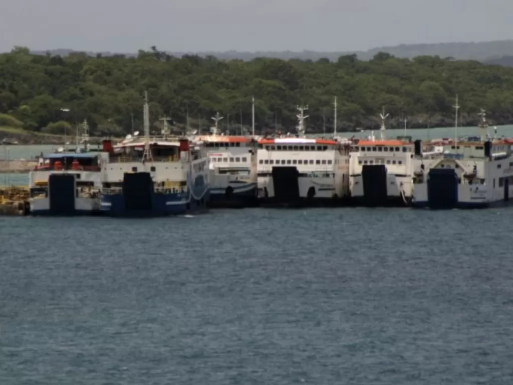 Sejumlah kapal Ferry berlabuh di pelabuhan penyeberangan Bolok, Kabupaten Kupang, NTT. ANTARA/Kornelis Kaha