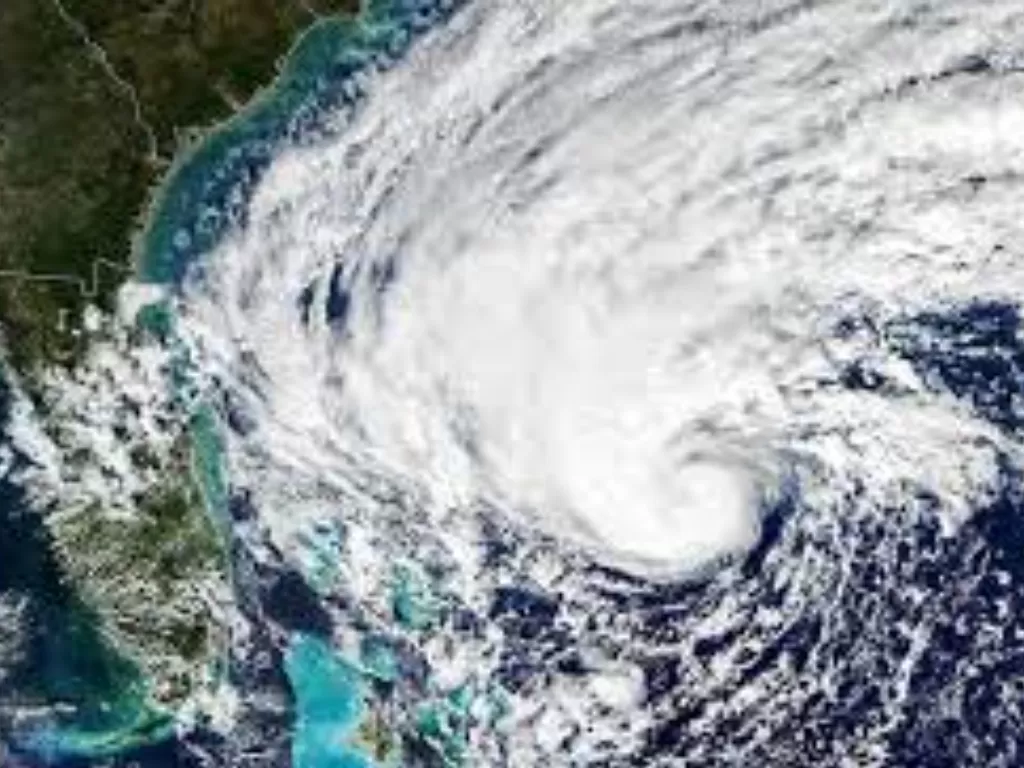 Siklon topis yang menyebabkan kerusakan parah di Florida pada tahun 2022. (NASA/Lauren Dauphin)