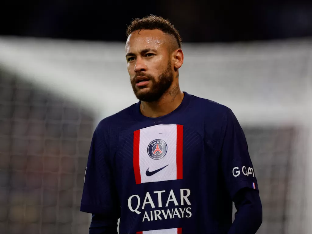 Neymar Jr nampak kecewa setelah diganjar kartu merah (REUTERS/Sarah Meyssonnier)
