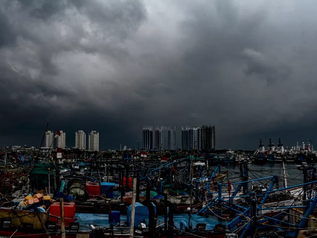 Mendung di DKI Jakarta (ANTARA FOTO/Sulthony Hasanuddin)