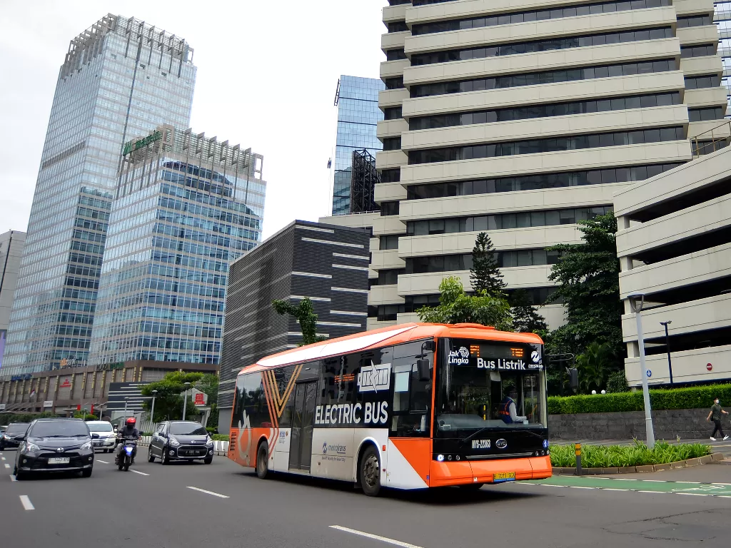 Ilustrasi bus Transjakarta. (ANTARA FOTO/Iggoy el Fitra)