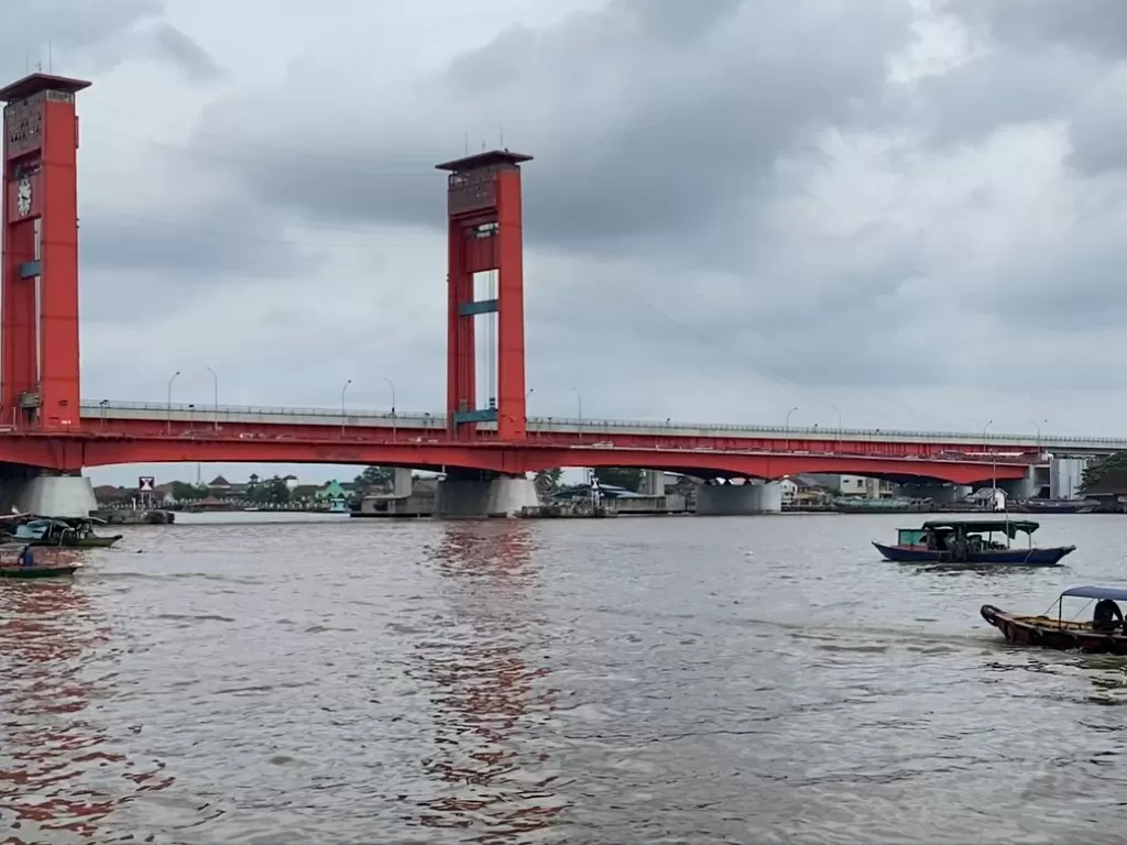 Jembatan Ampera di atas Sungai Musi. (Z Creators/Febriansyah Saputra)