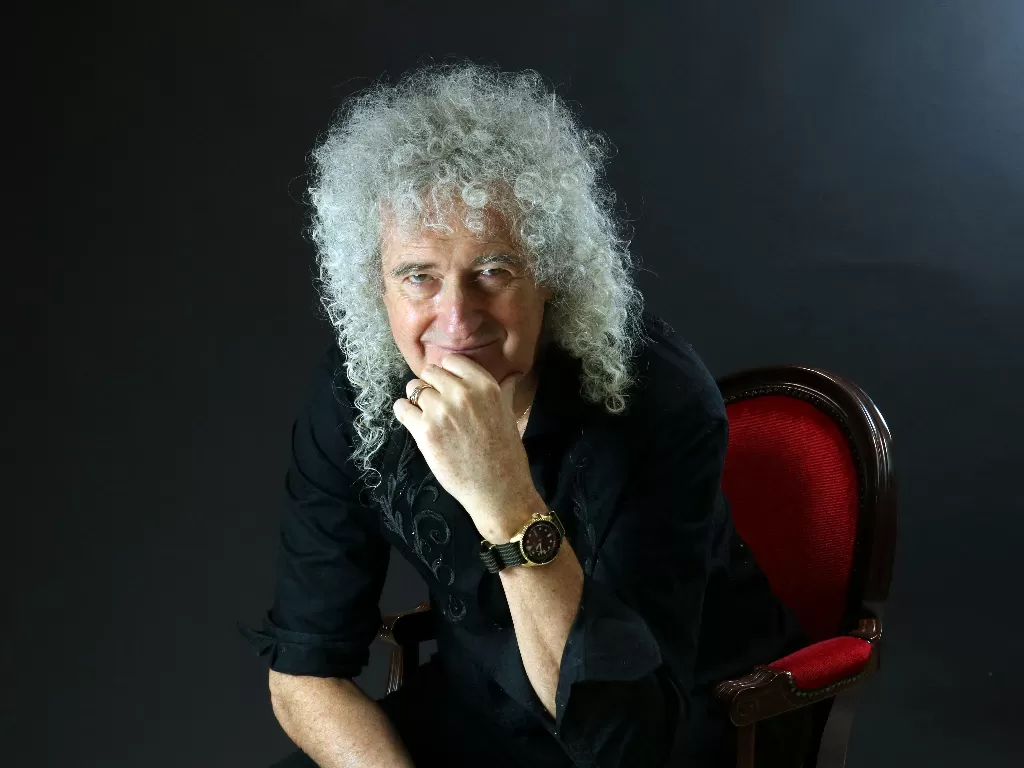 Gitaris band rock Queen, Brian May menerima penghargaan gelar kebangsawanan. (REUTERS/Denis Pellerin)