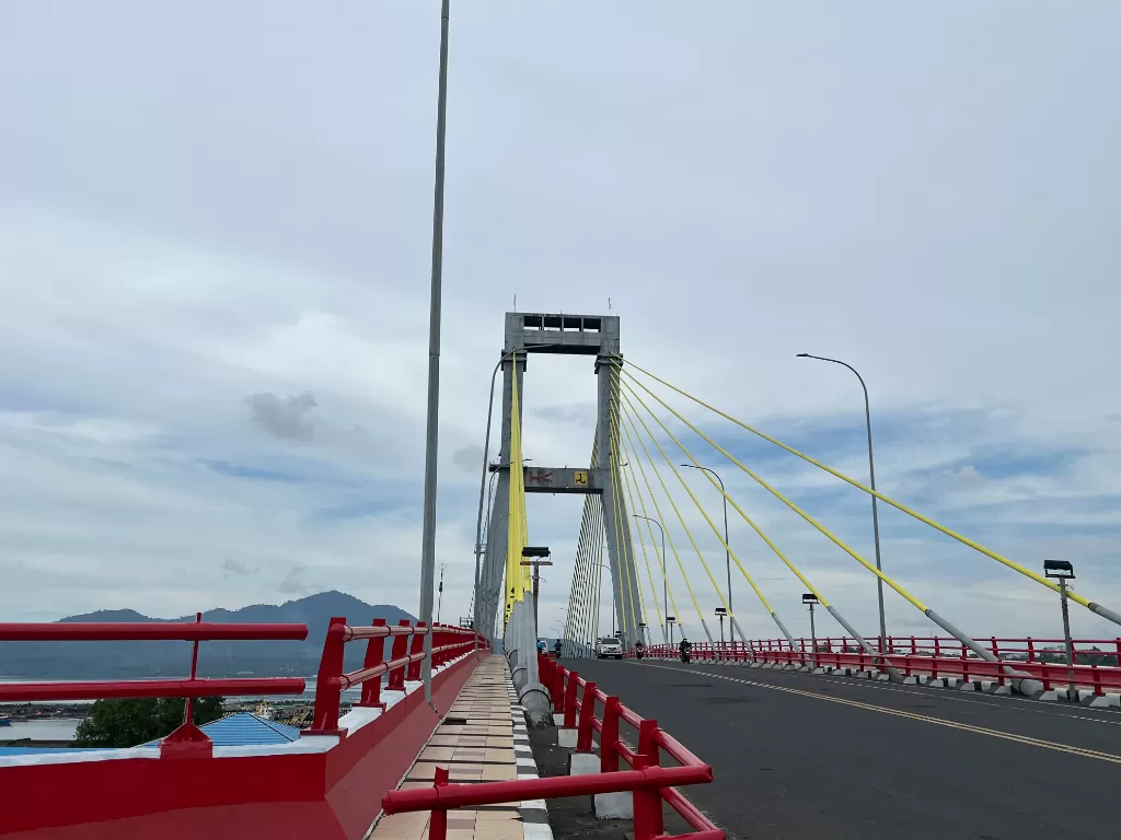 Jembatan Ir. Soekarno, Manado. (Z Creators/Retno Mandriyarini)