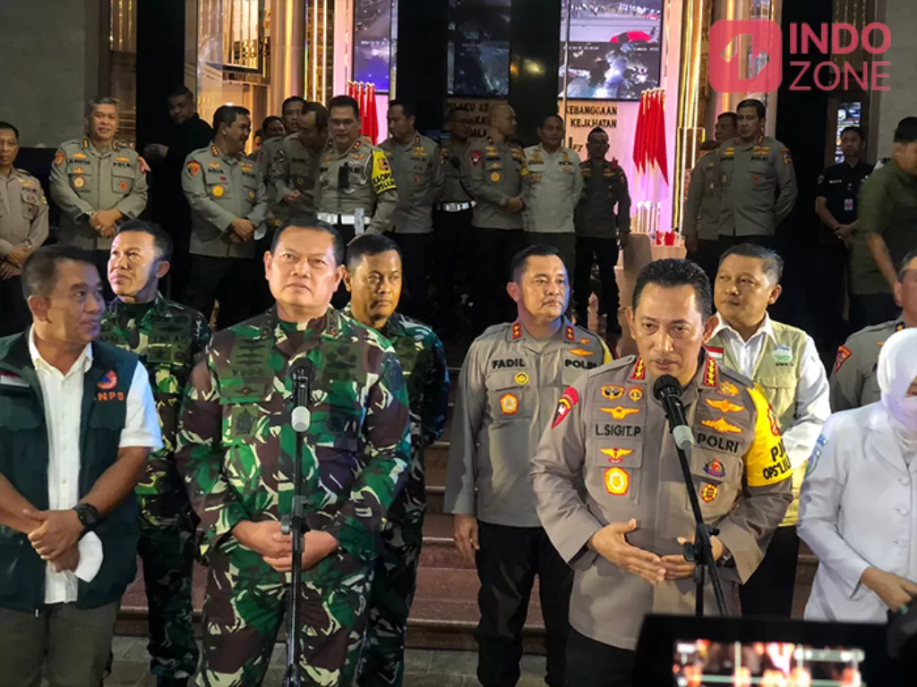 Panglima TNI Laksamana Yudo Margono (kiri), Kapolri Jenderal Listyo Sigit Prabowo (kanan). (INDOZONE/Samsudhuha Wildansyah).